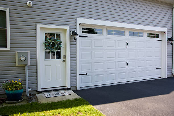 24/7 Emergency Garage Door Panel Replacement experts in Marlow Heights, MD